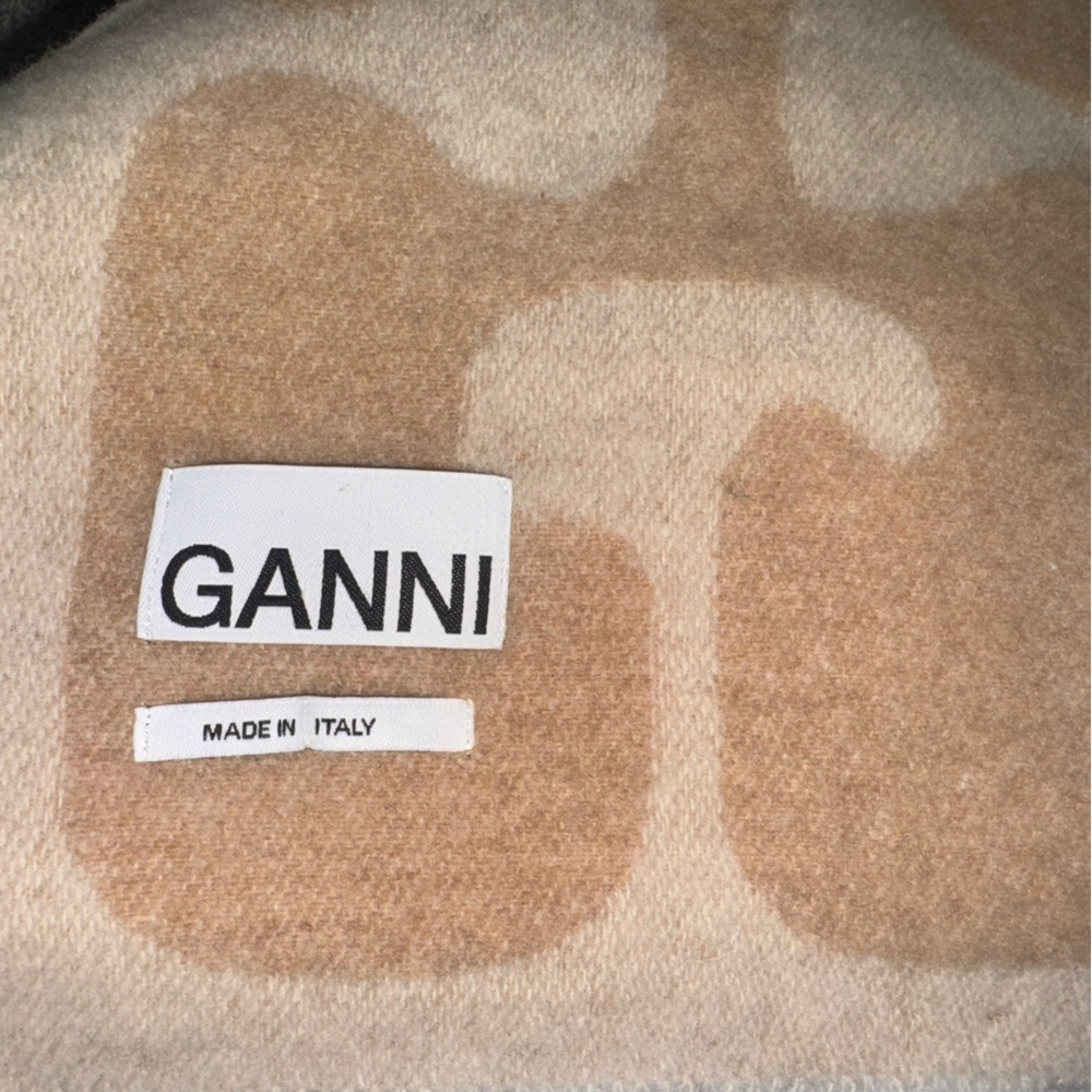 GANNI Wool Logo Scarf – Camel & Cream Neutral • Fringe • 100% Wool - Picture 4 of 6